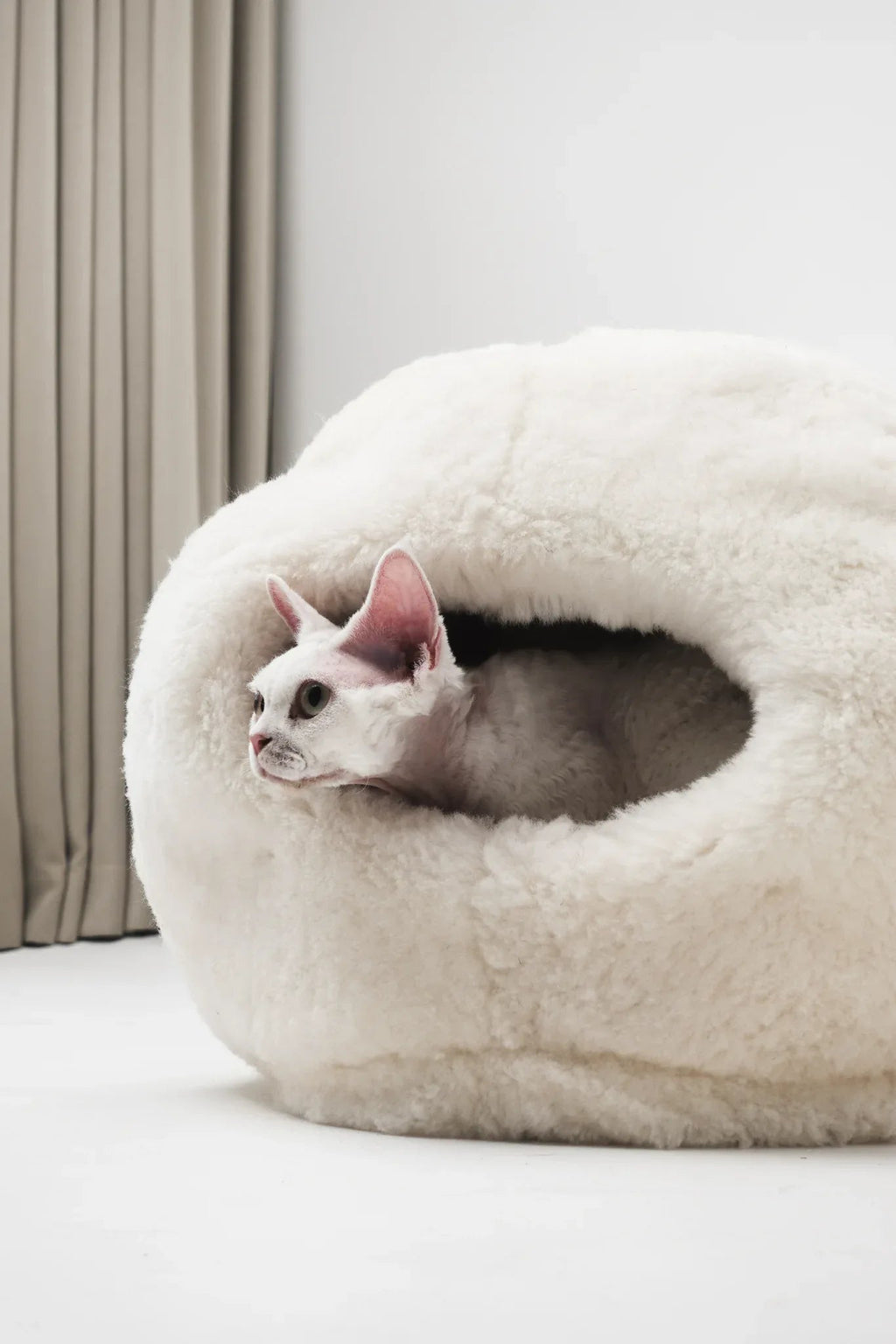 Nest Natural Sheepskin Pet Bed - White-4