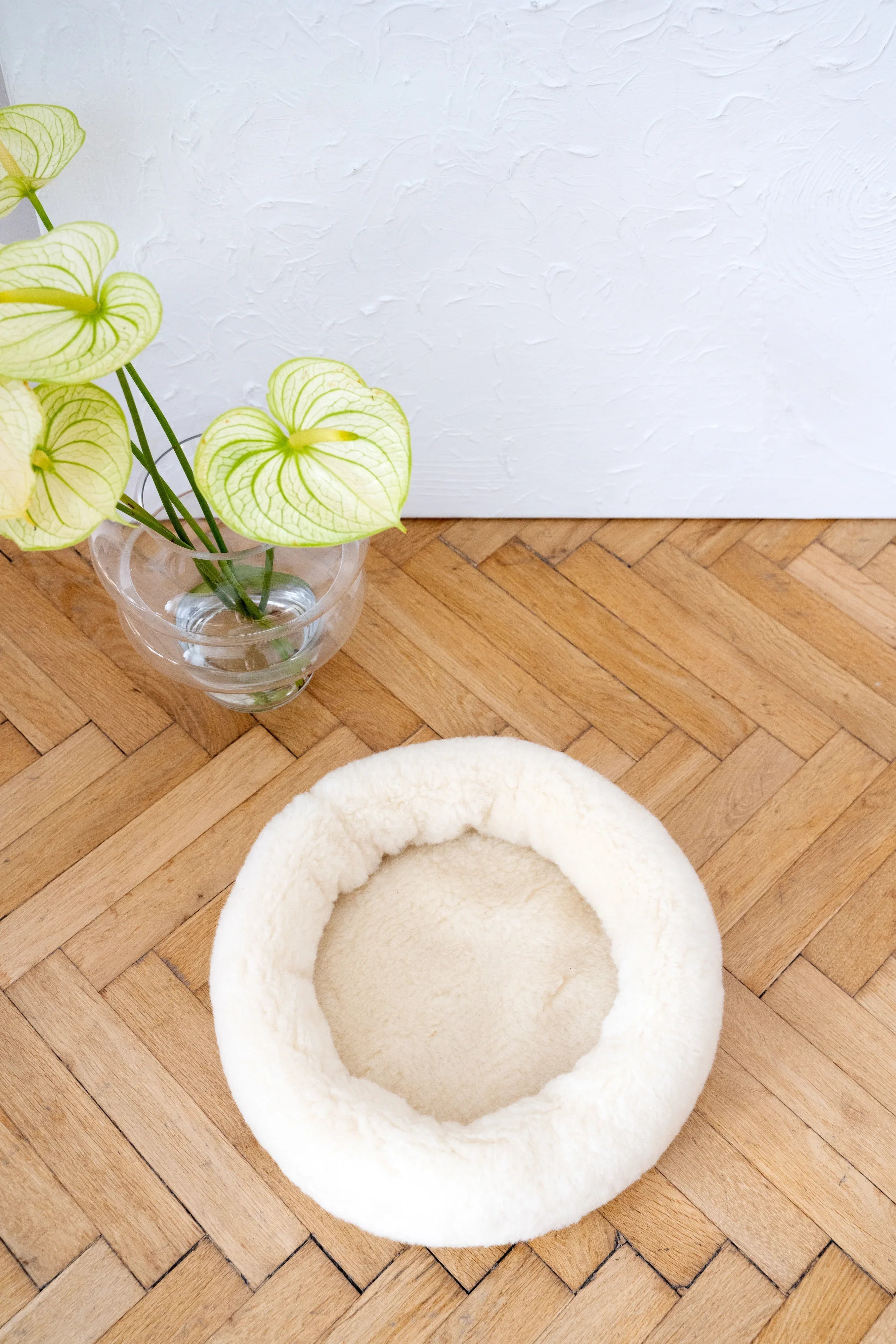 Round Natural Wool Pet Bed - White-4